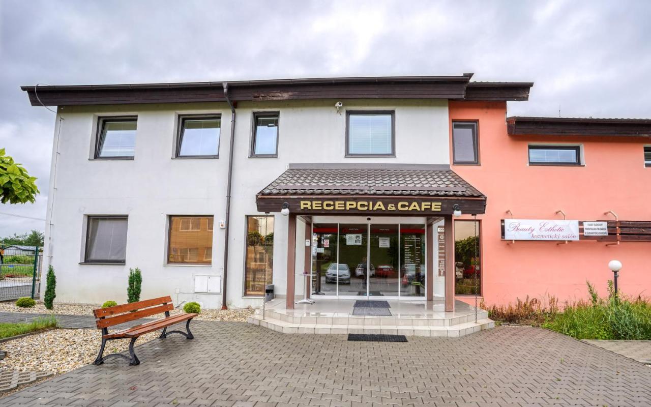 Hotel Dynamic Nová Dubnica Exterior foto