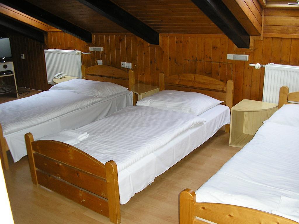 Hotel Dynamic Nová Dubnica Cameră foto
